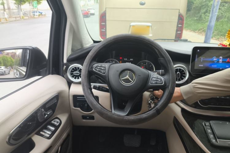 Used Mercedes-Benz Vito 2021 2.0T Elite Version 7 Seats Steering Wheel