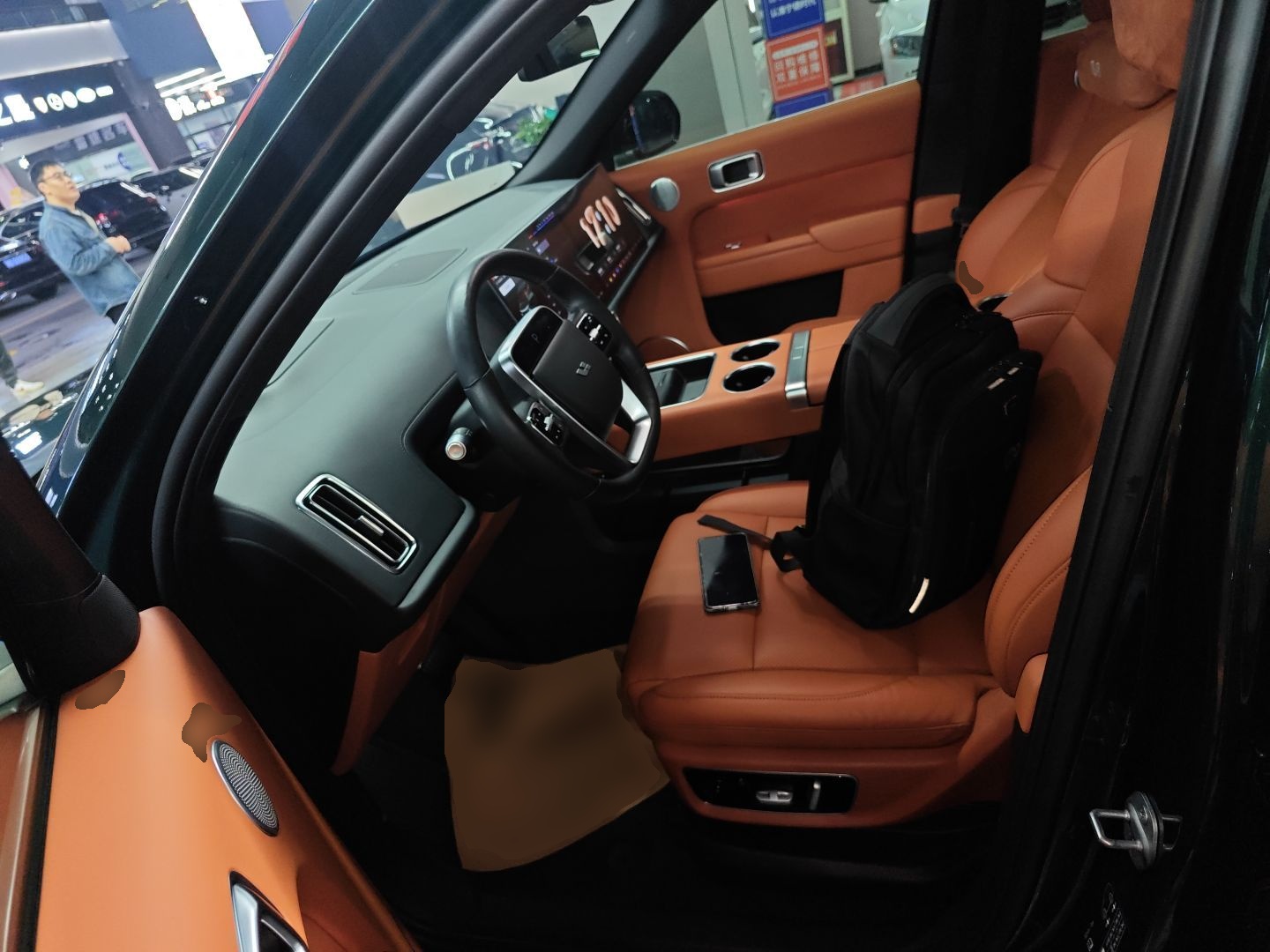 Переднее сиденье в автомобиле