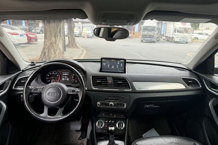 Used Audi Q3 2015 35 TFSI quattro Technology Edition Center Console