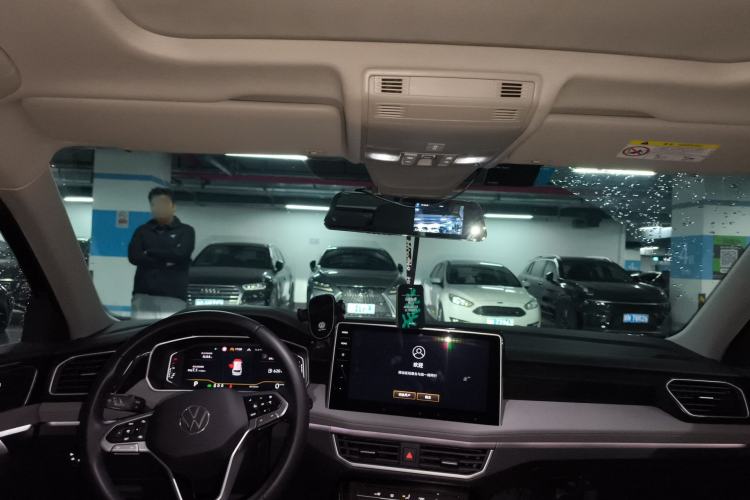 Used Volkswagen Tayron 2024 330TSI Two-Wheel Drive Luxury Plus Advanced Version Headliner