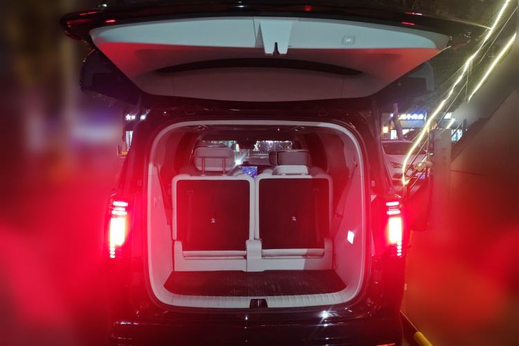 Used Volvo EM90 2025 Ultra Six-Seater
