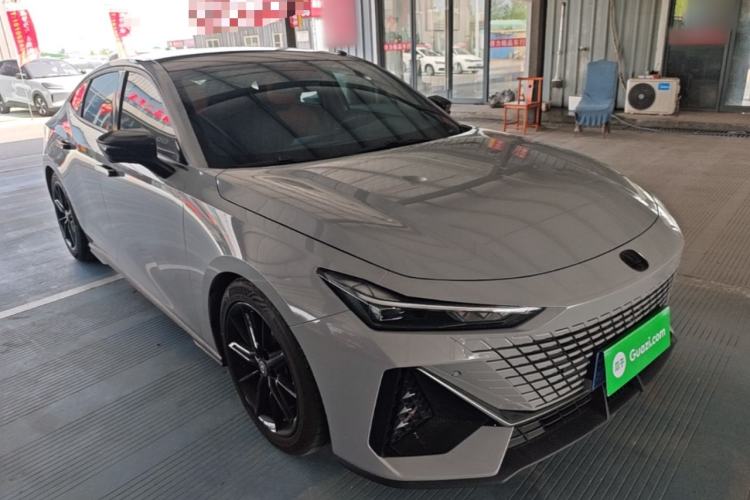 Used CHANGAN UNI-V 2022 1.5T Prestige Version Front Right 45 Deg