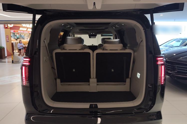 Used Volvo EM90 2025 Ultra Six-Seater