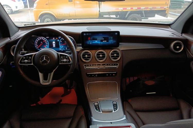 Used Mercedes-Benz GLC 2020 Facelifted GLC 300 L 4MATIC AMG-Line Center Console