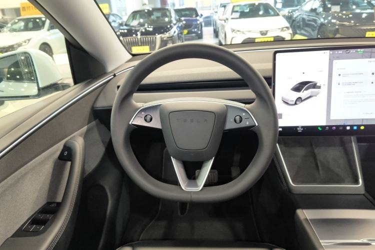 Used Tesla Model Y 2025 Rear-Wheel-Drive Version
