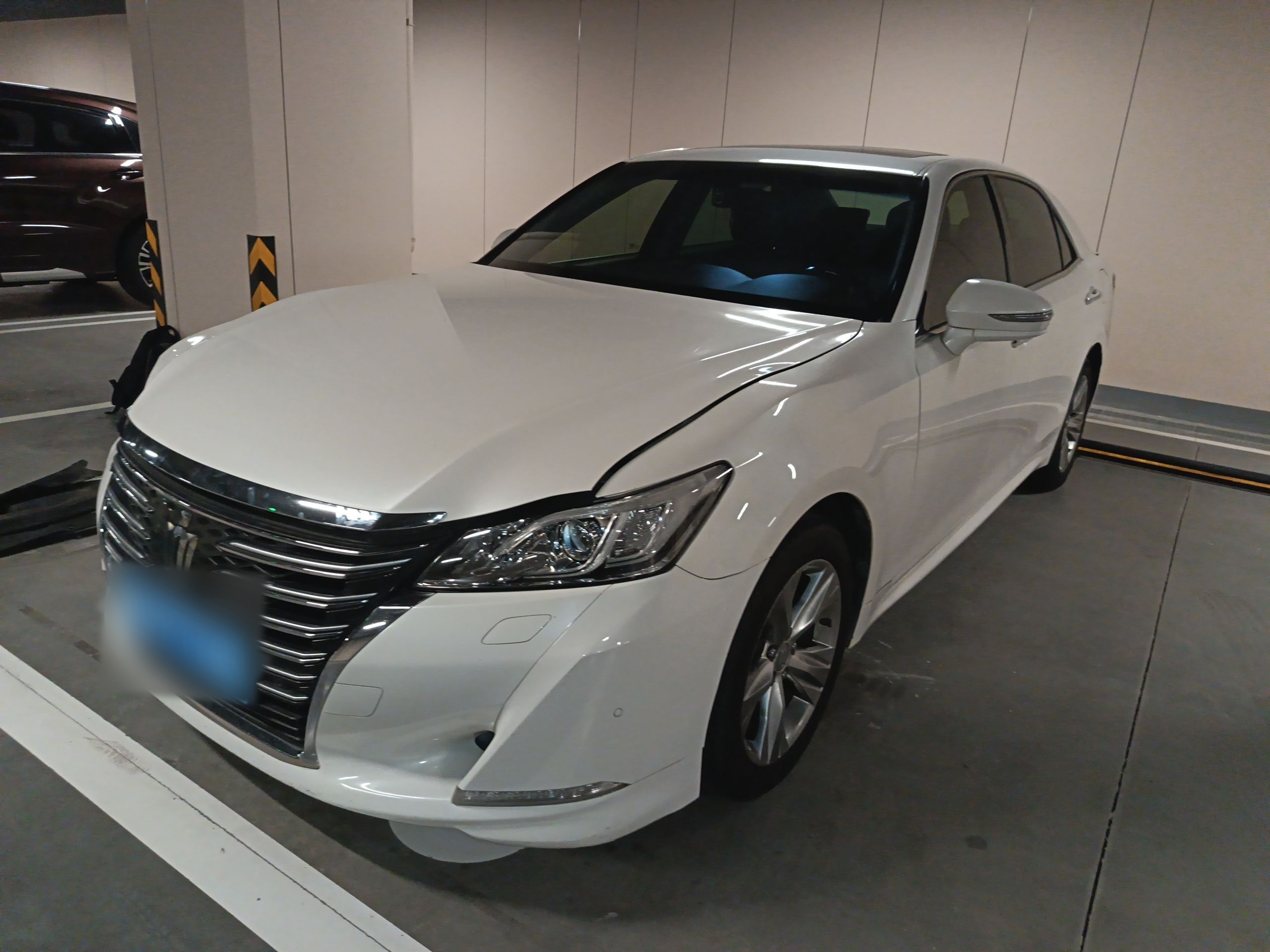 تحت مقدمة السيارة