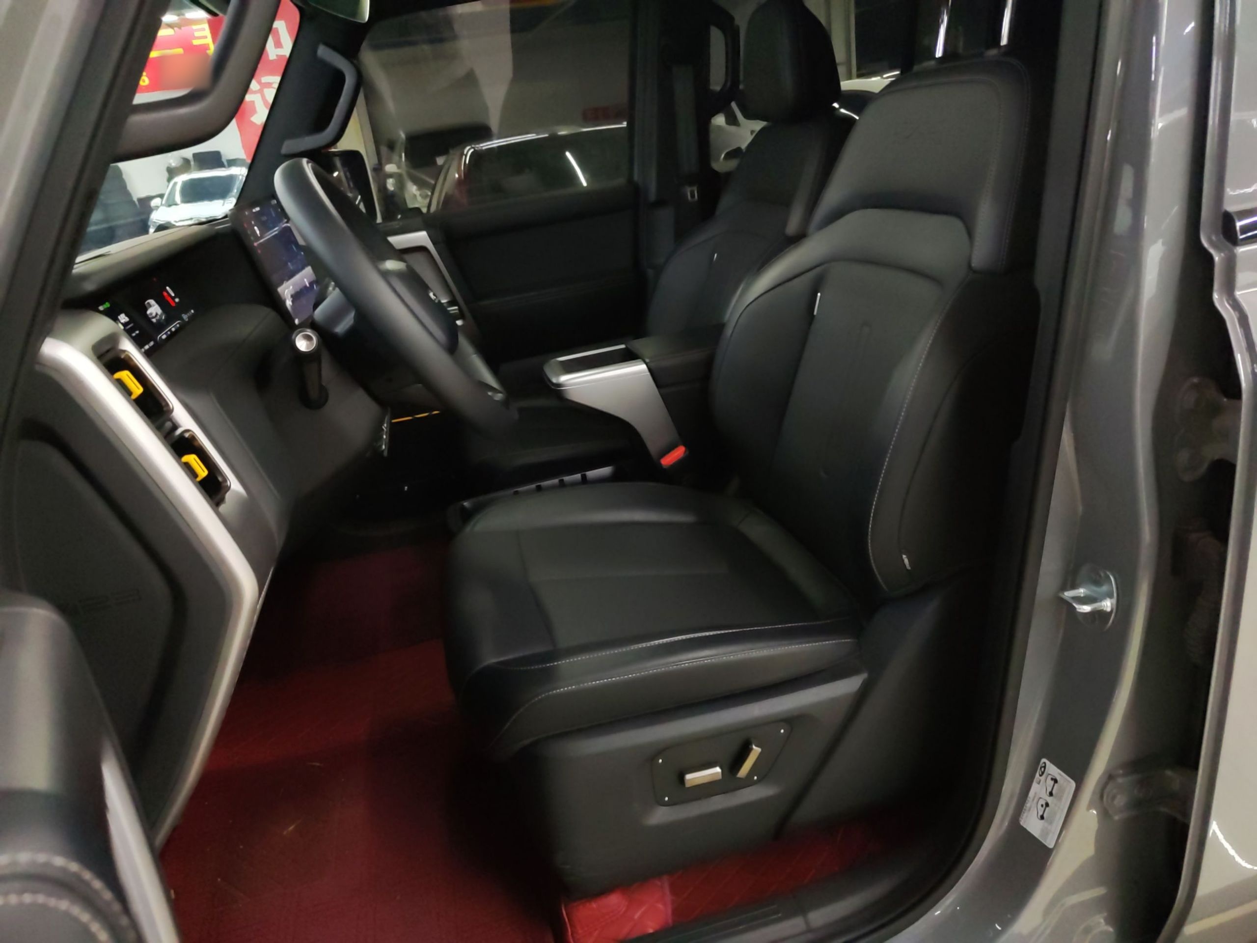 المقاعد الأمامية داخل السيارة