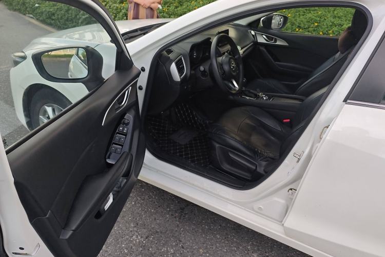 Used Mazda Mazda 3 Axela 2019 Cloud-Controlled Sedan 1.5L Automatic Luxury Model China VI Standard