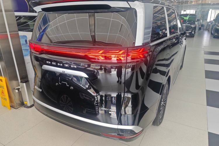 Used Denza D9 2025 DM-i Smart Drive 1020 Four-Wheel Drive Deluxe Model Rear Right 45 Deg