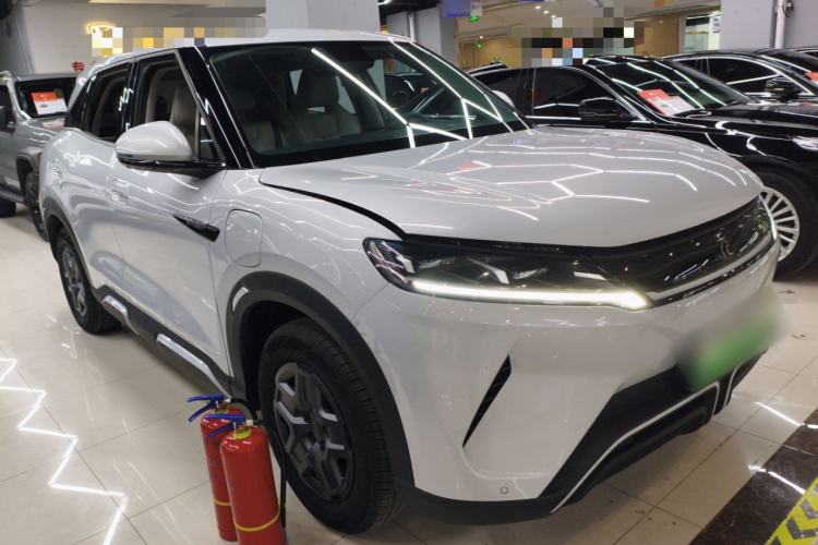 Used BYD Yuan UP 2024 401 km Active Version Front Right 45 Deg