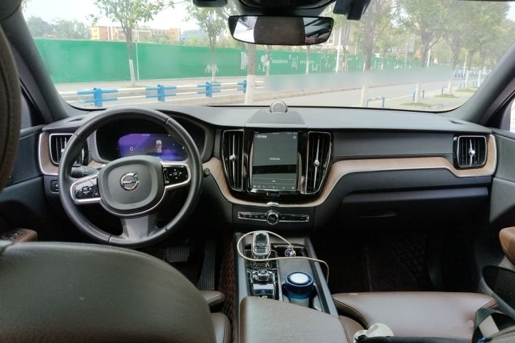 Used Volvo XC60 2022 B5 4x4 Smart Luxury Edition