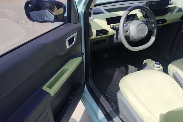 Used Geely Galaxy Panda 2023 Panda Mini 200km Endurance Bear Driver Seat