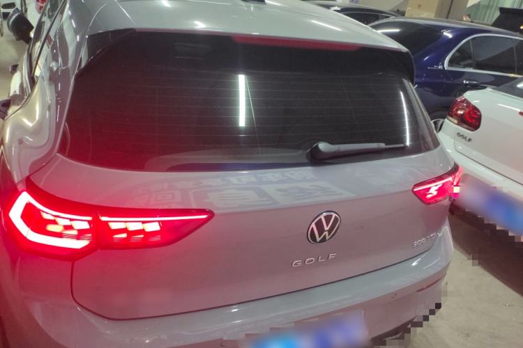 Used Volkswagen Golf 2025 300TSI R-Line
