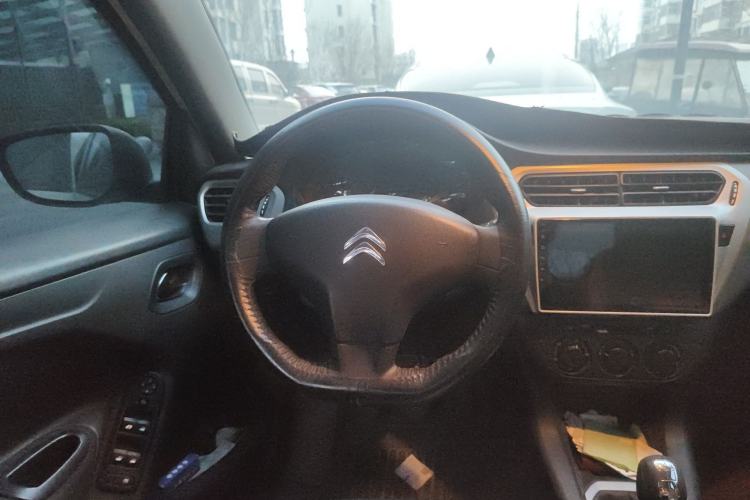 Used Citroen Elysee 2015 Zhishang Edition 1.6L Manual Fashion Model