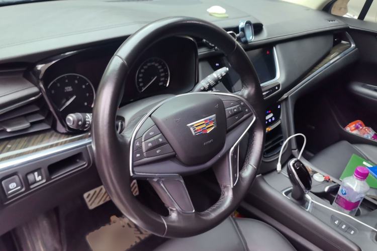 Used Cadillac XT5 2018 28T Four-Wheel Drive Luxury Model Steering Wheel