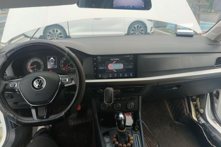 Used Volkswagen Lavida 2022 1.5L Automatic Fashion Edition Center Console