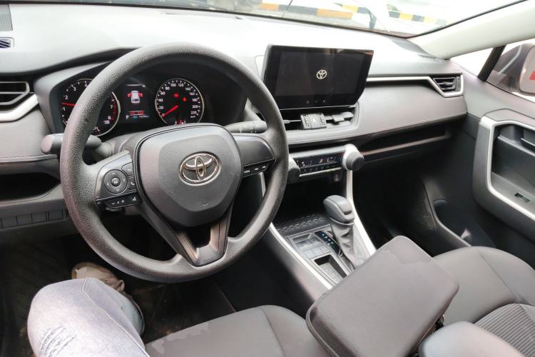 Used Toyota Wildlander 2023 2.0L CVT Two-Wheel Drive Leading Edition Center Console