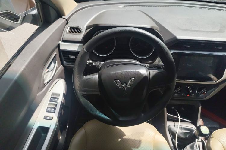 Used Wuling Hongguang 2019 1.5L S Comfort Edition China VI LAR Steering Wheel