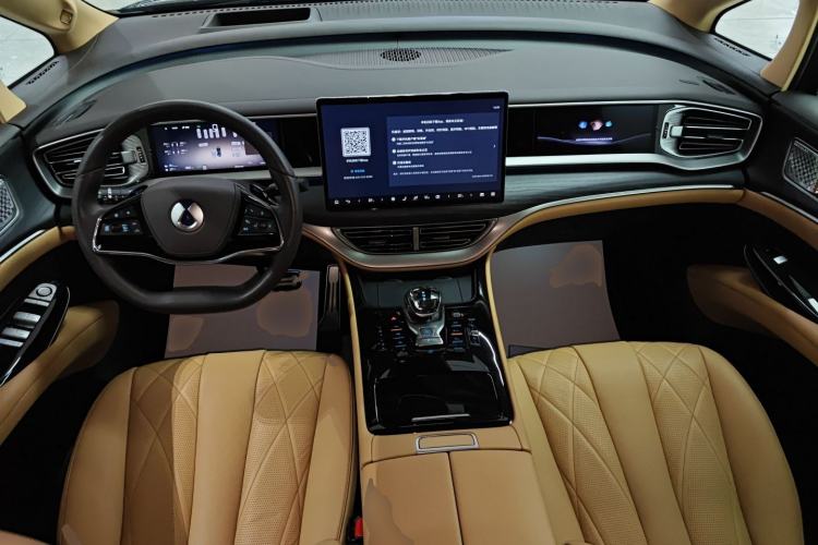 Used Denza D9 2025 DM-i Intelligent Drive 1020 Four-Wheel Drive Flagship Model
