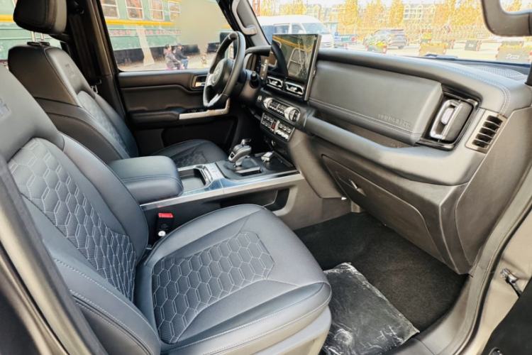 Used 212 T01 2024 2.0T Explorer
