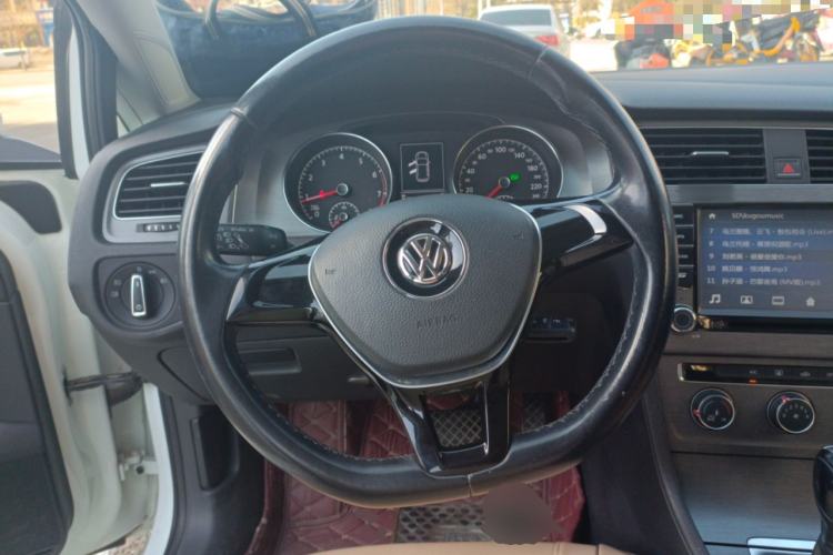 Used Volkswagen Golf 2014 1.6L Automatic Comfort Model Steering Wheel