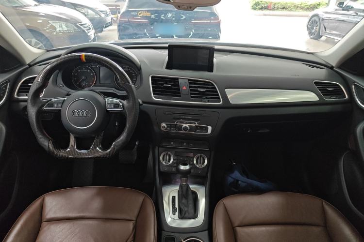 Used Audi Q3 2015 35 TFSI Comfort Model Center Console