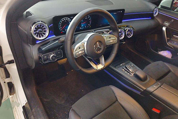 Used Mercedes-Benz A-Class 2022 Revised Version A 200 L Sport Sedan Fashionable Style Center Console