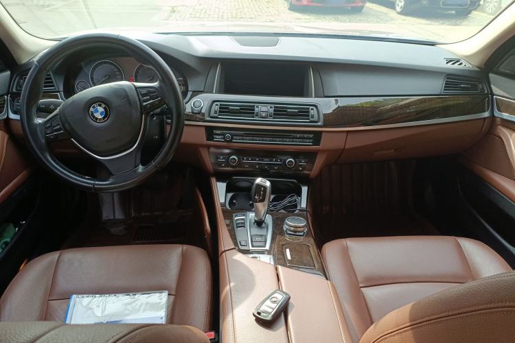 Used BMW 5 Series 2014 528Li Leading Model
