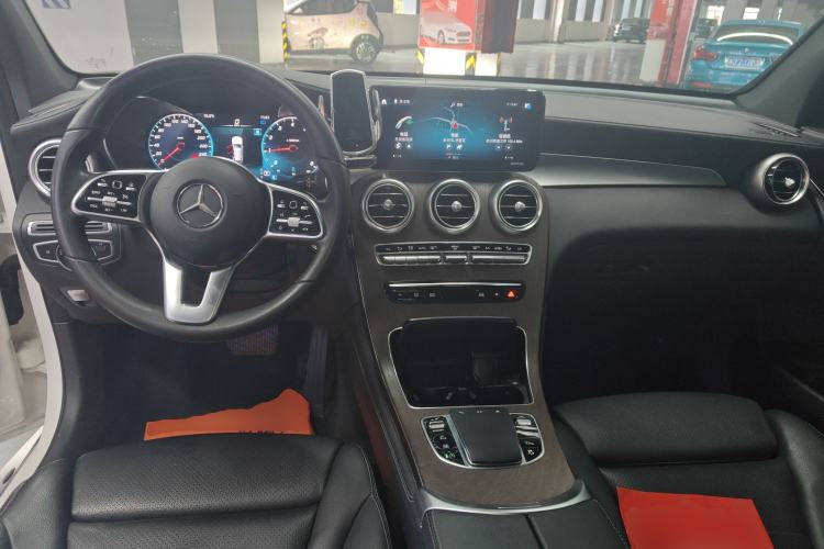 Used Mercedes-Benz GLC 2021 GLC 260 L 4MATIC Luxury Model Center Console