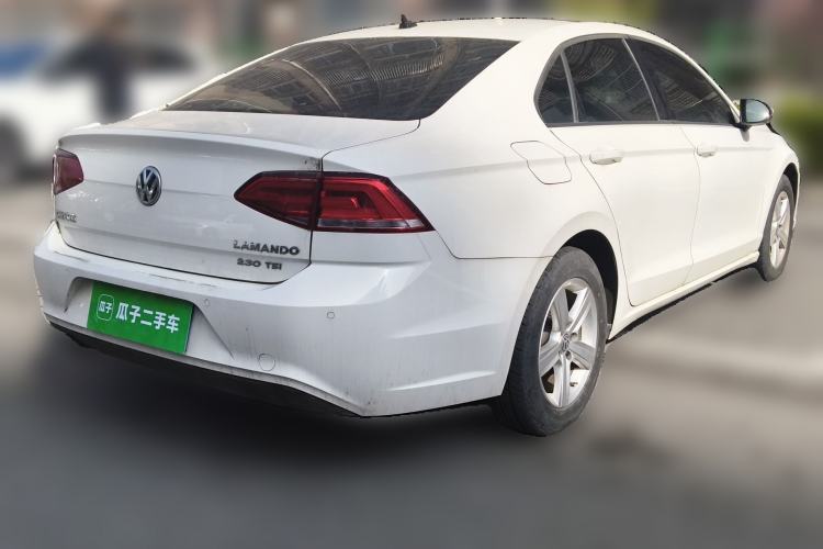 Used Volkswagen Lamando 2015 230TSI DSG Fashion Edition Rear Right 45 Deg