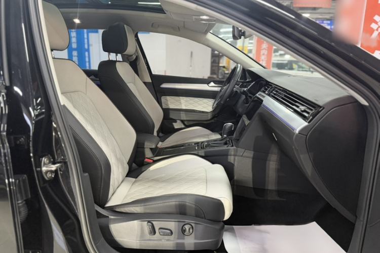 Used Volkswagen Magotan 2023 2 Million Units Commemorative Edition 330TSI DSG Luxury Version Interior 2