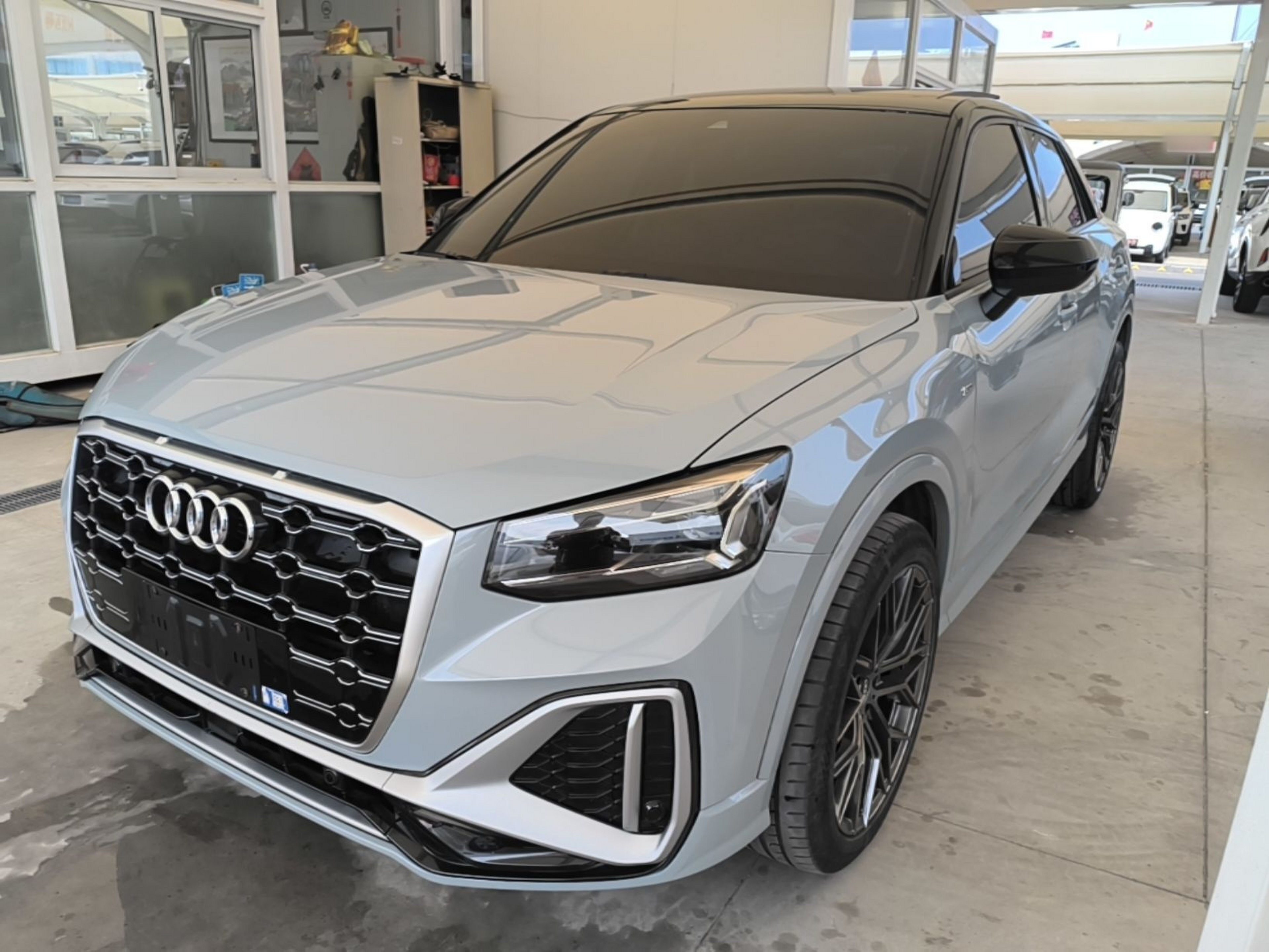 Под передней частью автомобиля