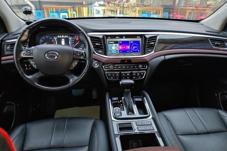 Used GAC Trumpchi GS8 2019 390T Two-Wheel Drive Luxury Smart Connectivity Version (7 Seats) Center Console