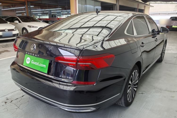 Used Volkswagen Passat 2021 330TSI Luxury Edition Exterior 9