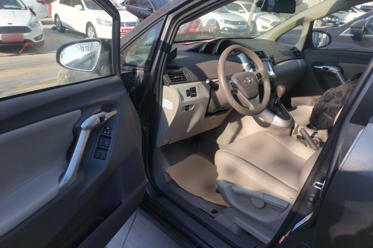 Used Toyota Verso 2014 Starlight 180E CVT Elite Edition