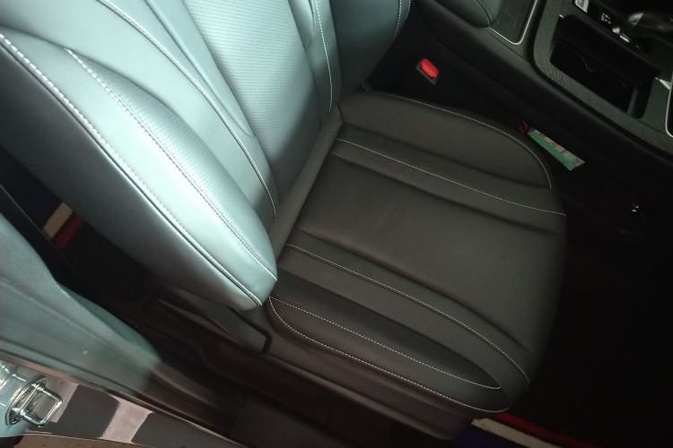 Used Venucia V 2023 260T Idol Edition Pro
