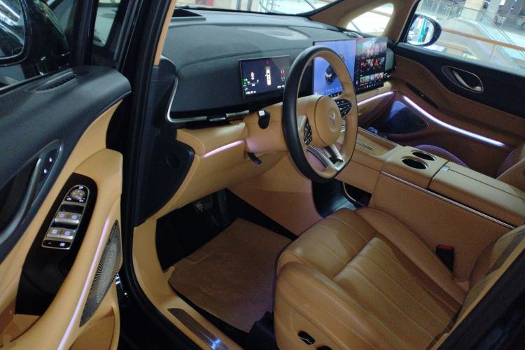 Used VOYAH Dream 2025 EV Four-Wheel Drive Flagship Kunpeng Edition
