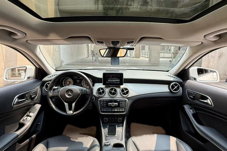 Used Mercedes-Benz GLA 2015 GLA 220 4MATIC Luxury Model Interior 3