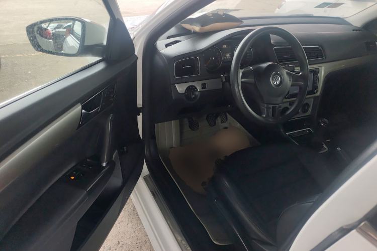 Used Volkswagen Lavida 2013 Restyled Classic 1.6L Manual Comfort Edition