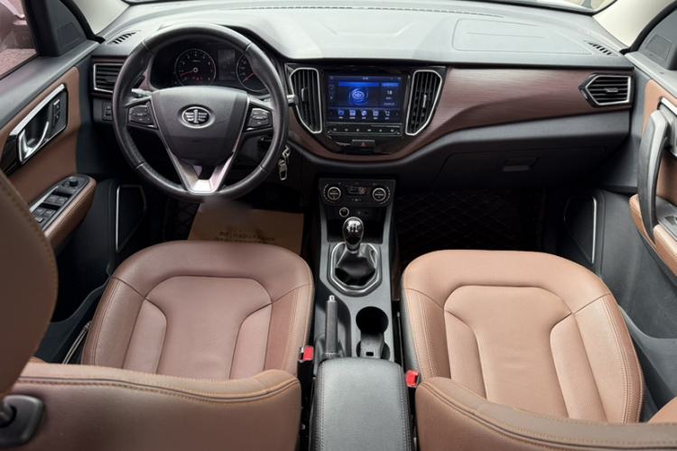 Used FAW Senya R7 2017 1.6L Manual Luxury Model Interior 5