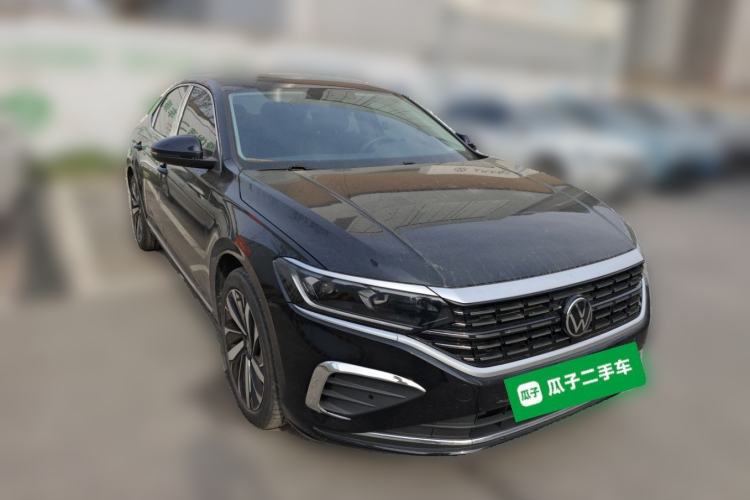 Used Volkswagen Passat 2024 380TSI Dragon Edition Front Right 45 Deg