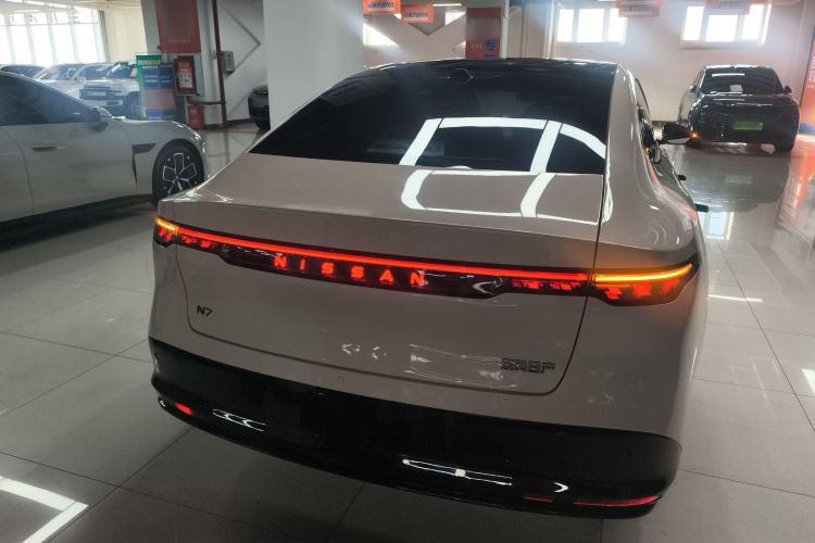 Used Nissan N7 2025 625 Max Exterior 4