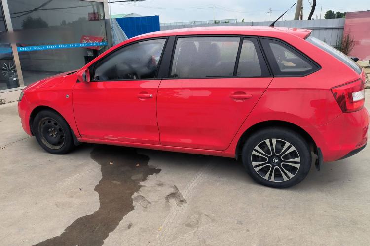 Used Skoda Rapid Spaceback 2016 Revised Version 1.6L Manual Front-Drive Edition