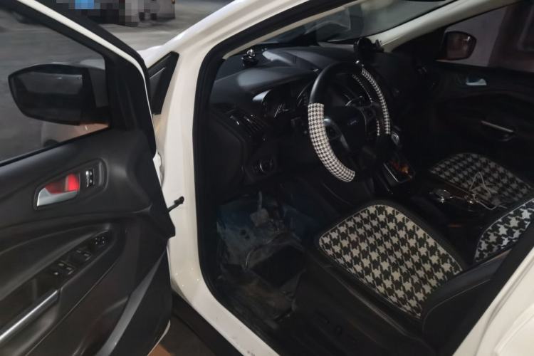 Used Ford Kuga 2015 2.0L GTDi Four-Wheel-Drive Sport Model
