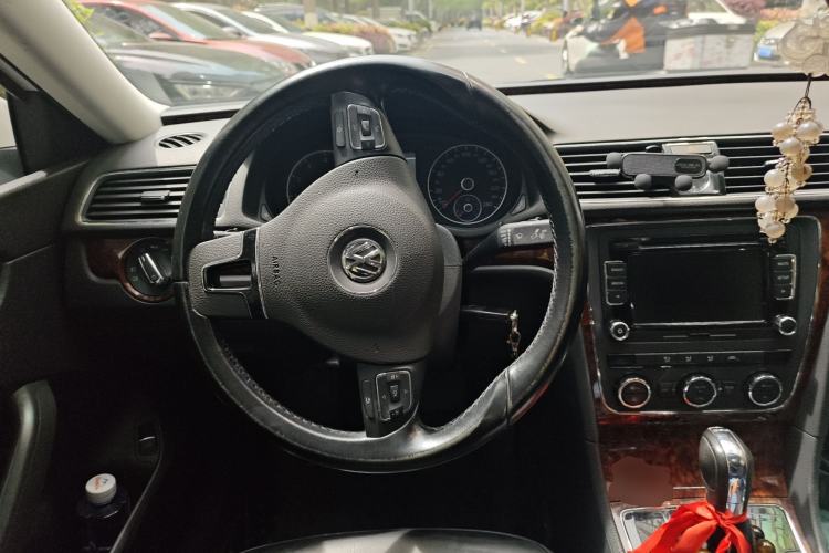 Used Volkswagen Passat 2011 1.8TSI DSG Prestige Edition Steering Wheel