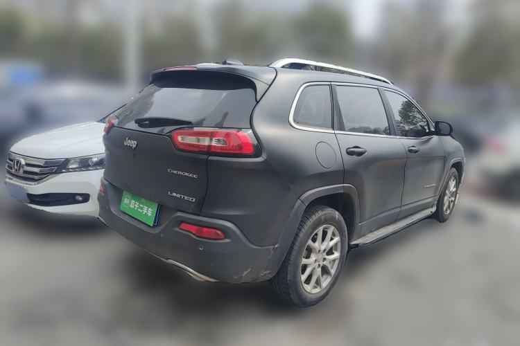 Used Jeep Cherokee 2017 2.4L Leading Edition
