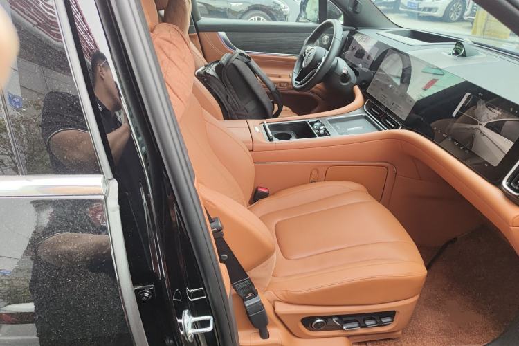 Used Hima AITO M9 2025 Extended-Range Max Version 52 kWh 6-Seater Edition Right Front Seat