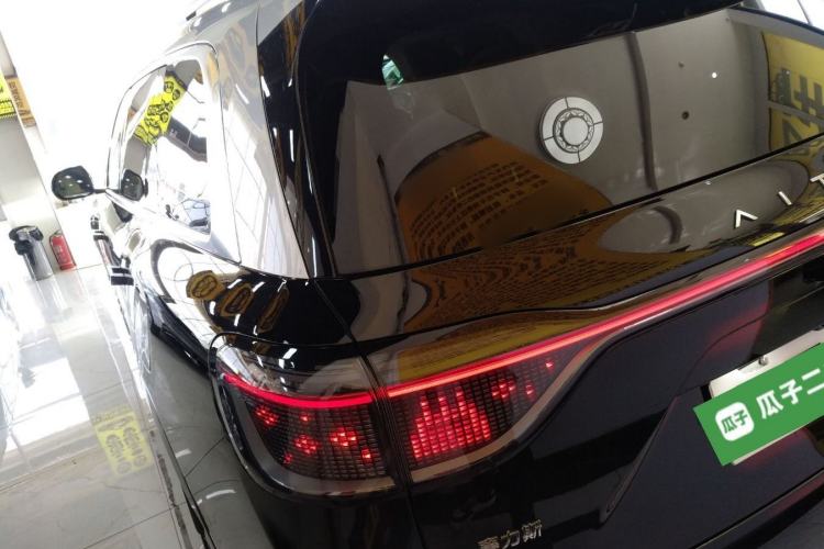 Used Hima AITO M9 2025 Extended-Range Ultra Version 52 kWh 6-Seater Rear Left 45 Deg