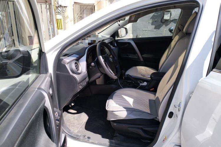 Used Toyota RAV4 2016 2.0L CVT Two-Wheel Drive Comfort Edition China V Standard
