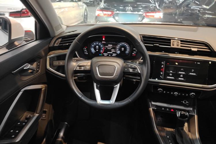 Used Audi Q3 2020 35 TFSI Ambition Dynamic Edition
